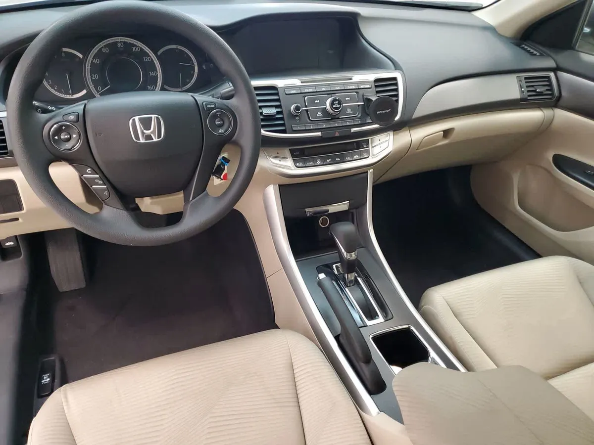 2014 Honda Accord LX thumbnail 17