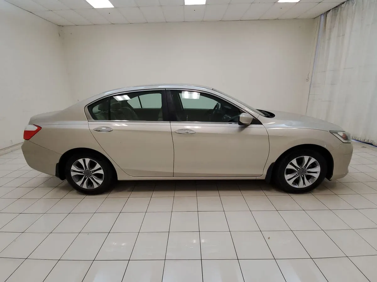 2014 Honda Accord LX thumbnail 24