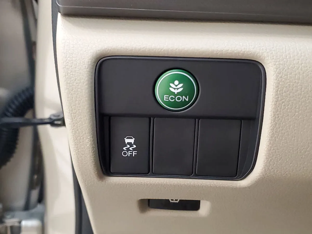 2014 Honda Accord LX thumbnail 30