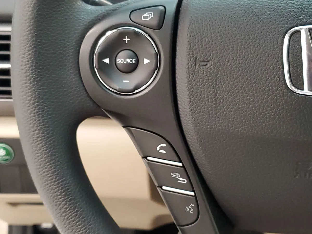 2014 Honda Accord LX thumbnail 9