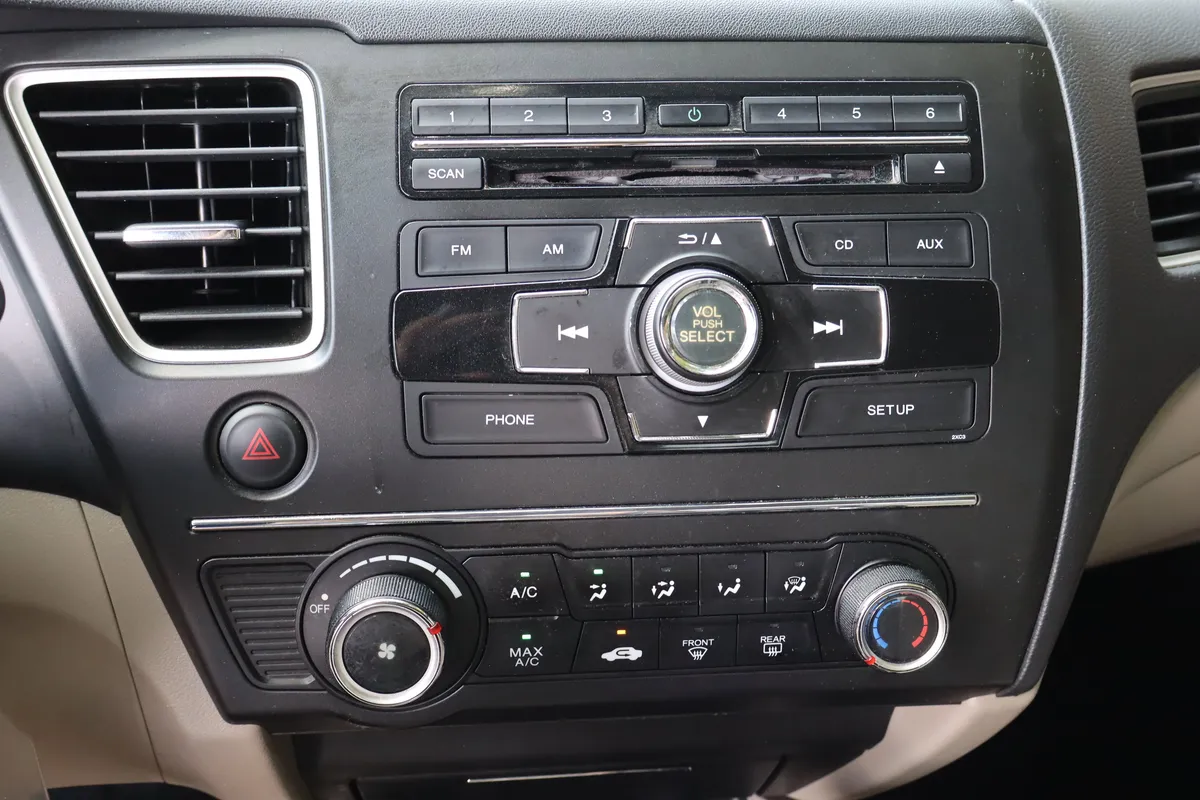 2014 Honda Civic LX thumbnail 19