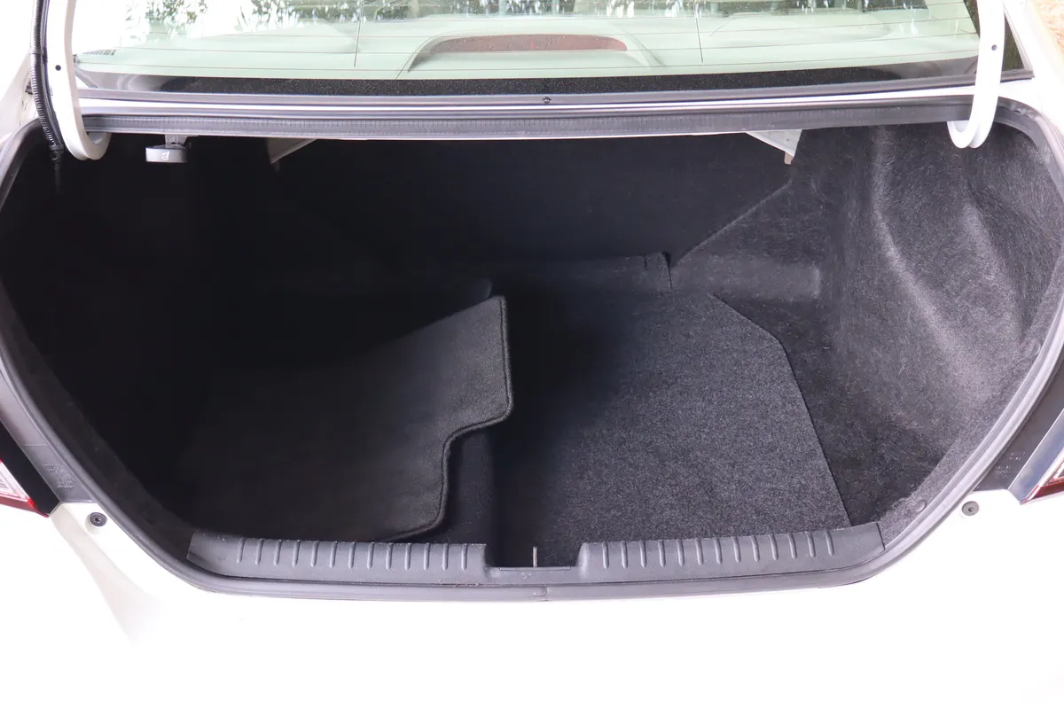 2014 Honda Civic LX thumbnail 30