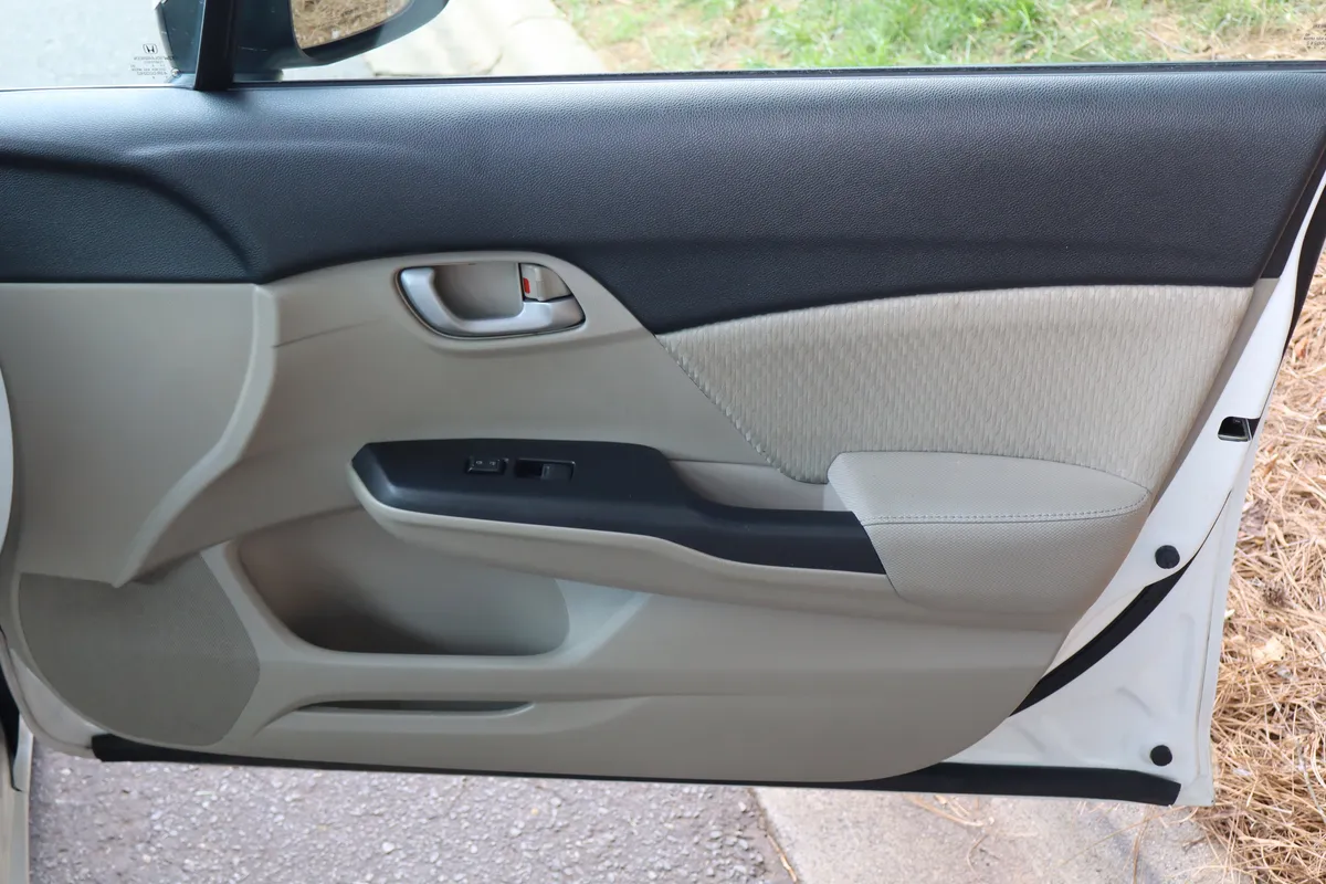2014 Honda Civic LX thumbnail 32