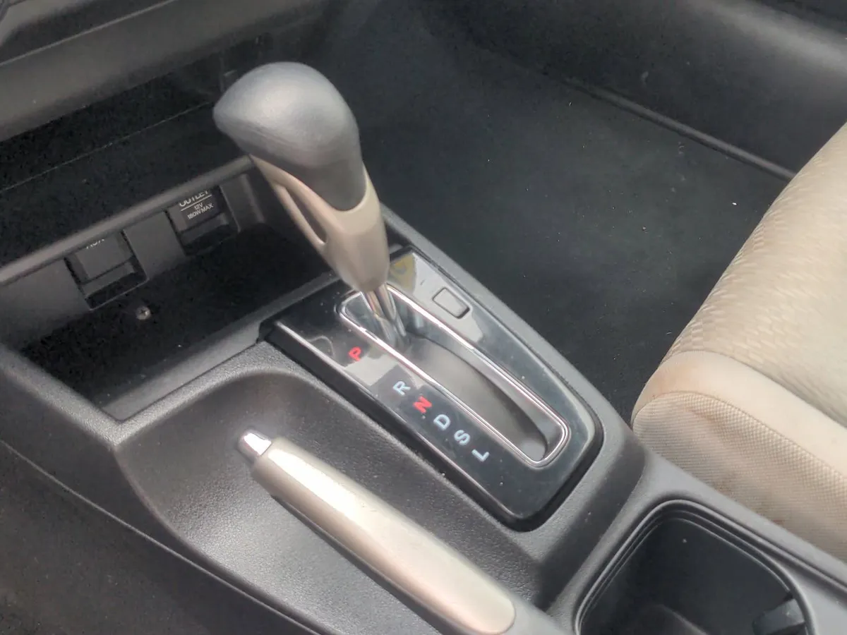 2014 Honda Civic LX thumbnail 24