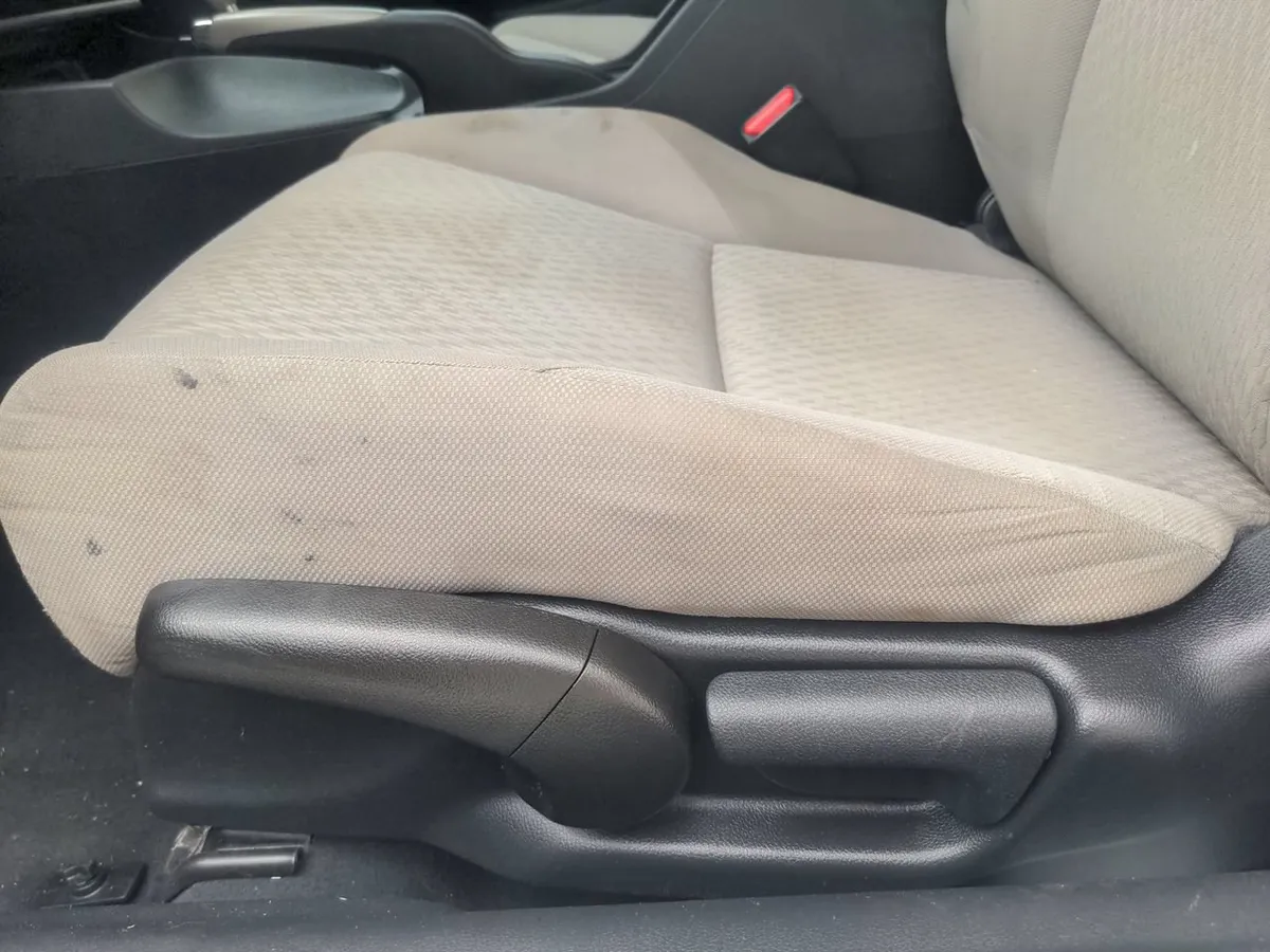 2014 Honda Civic LX thumbnail 35