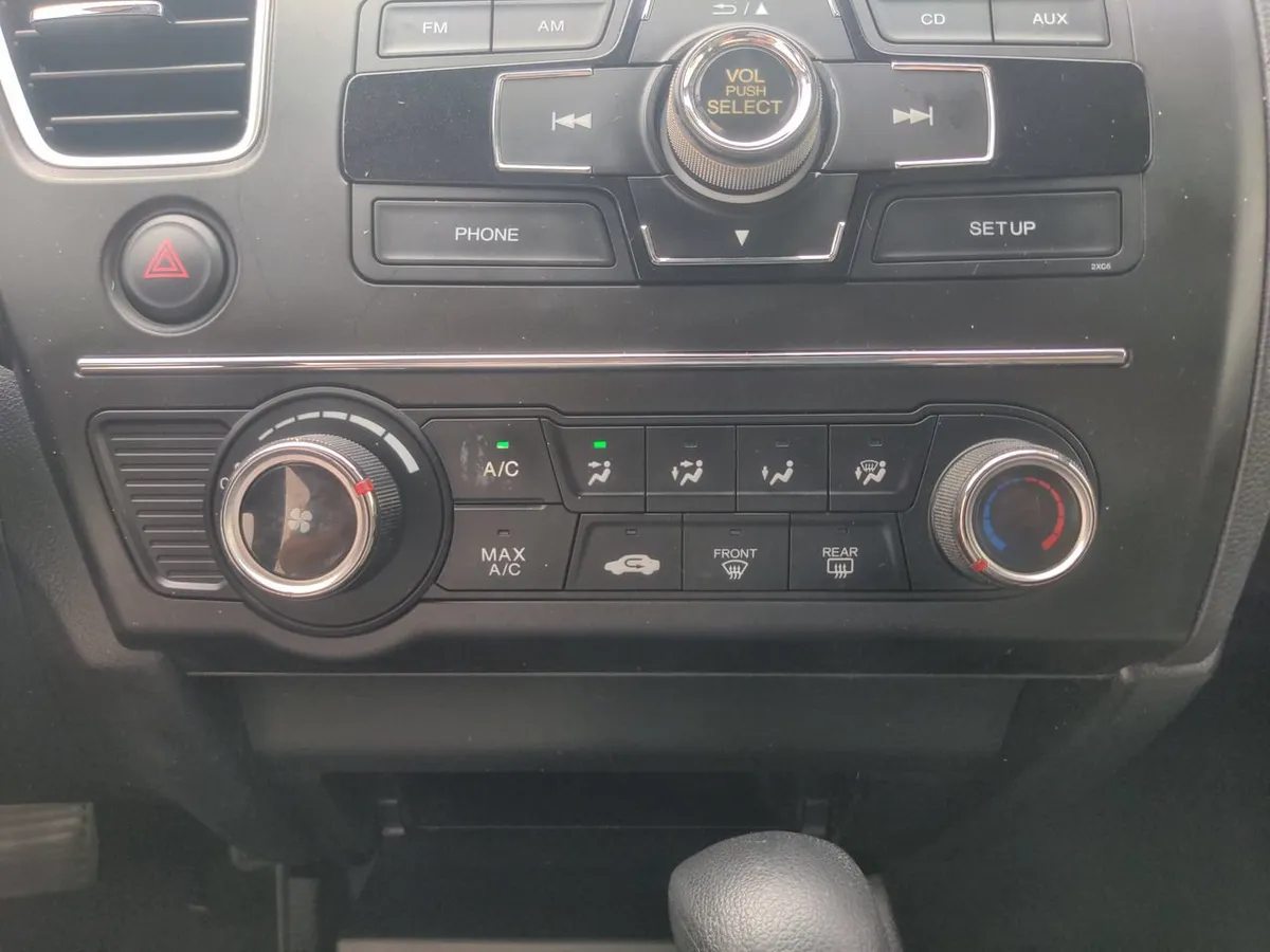 2014 Honda Civic LX thumbnail 36