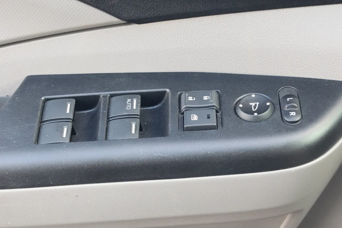 2014 Honda CR-V LX thumbnail 12