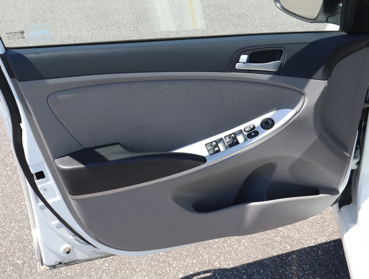 2014 Hyundai Accent GS thumbnail 12