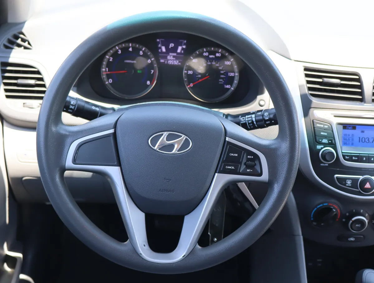 2014 Hyundai Accent GS thumbnail 17