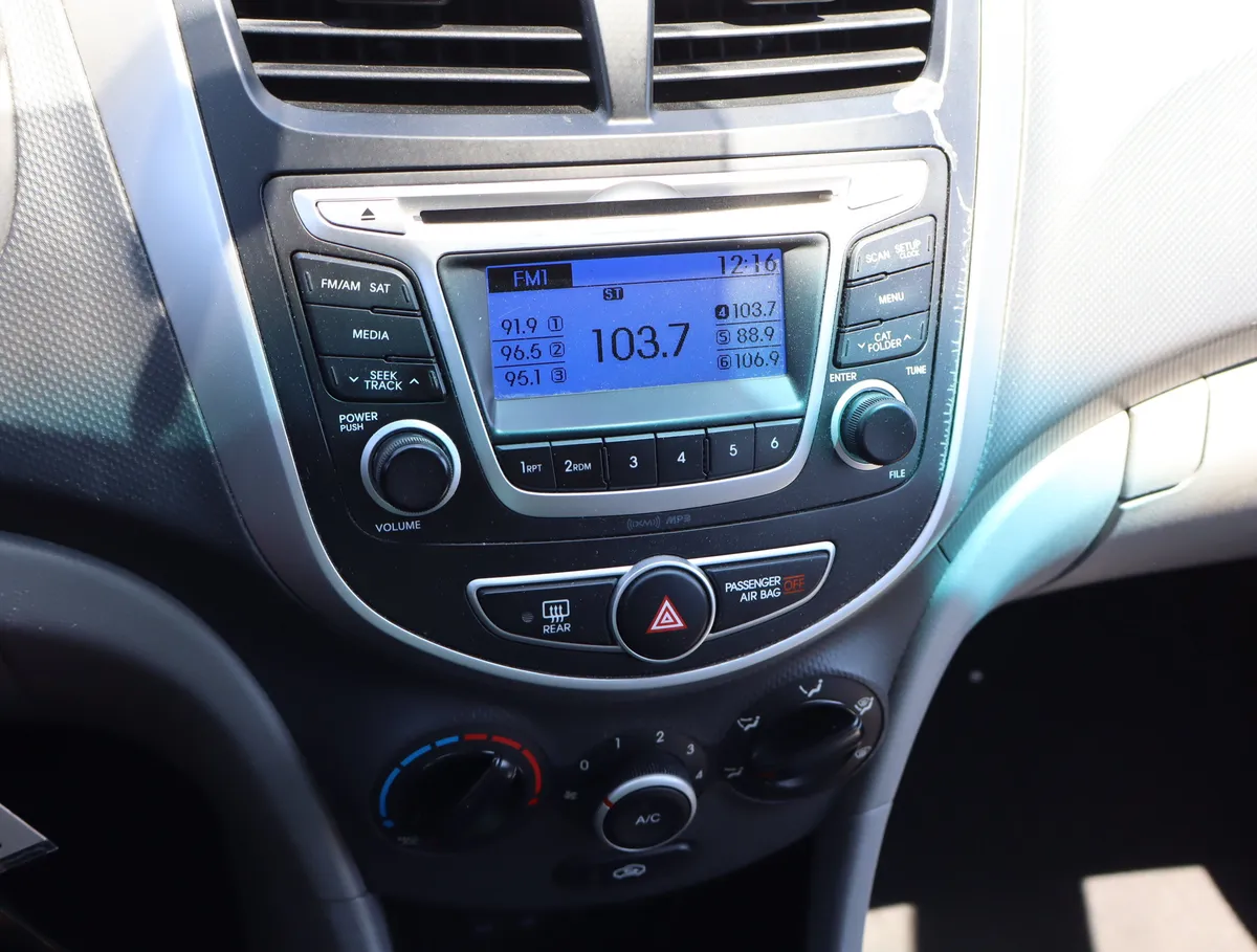 2014 Hyundai Accent GS thumbnail 24