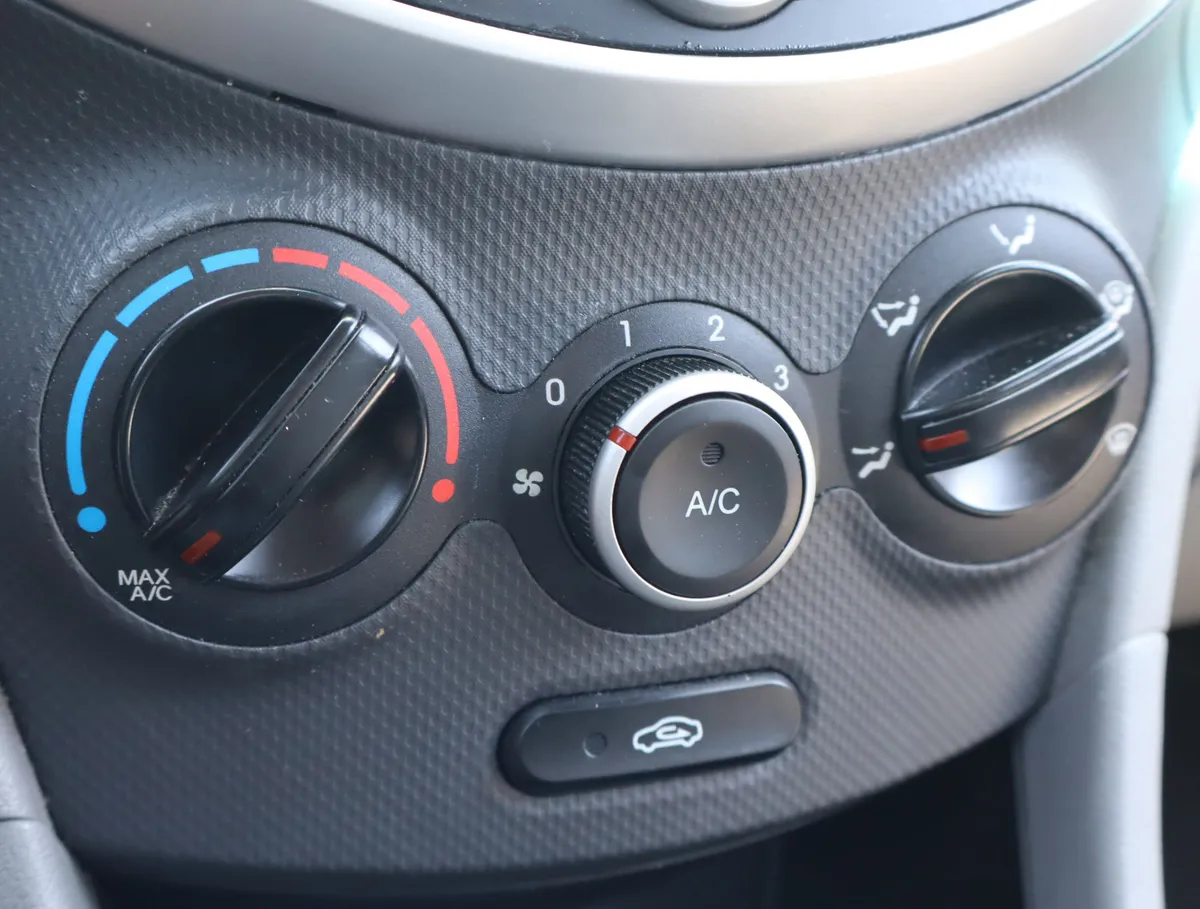 2014 Hyundai Accent GS thumbnail 26