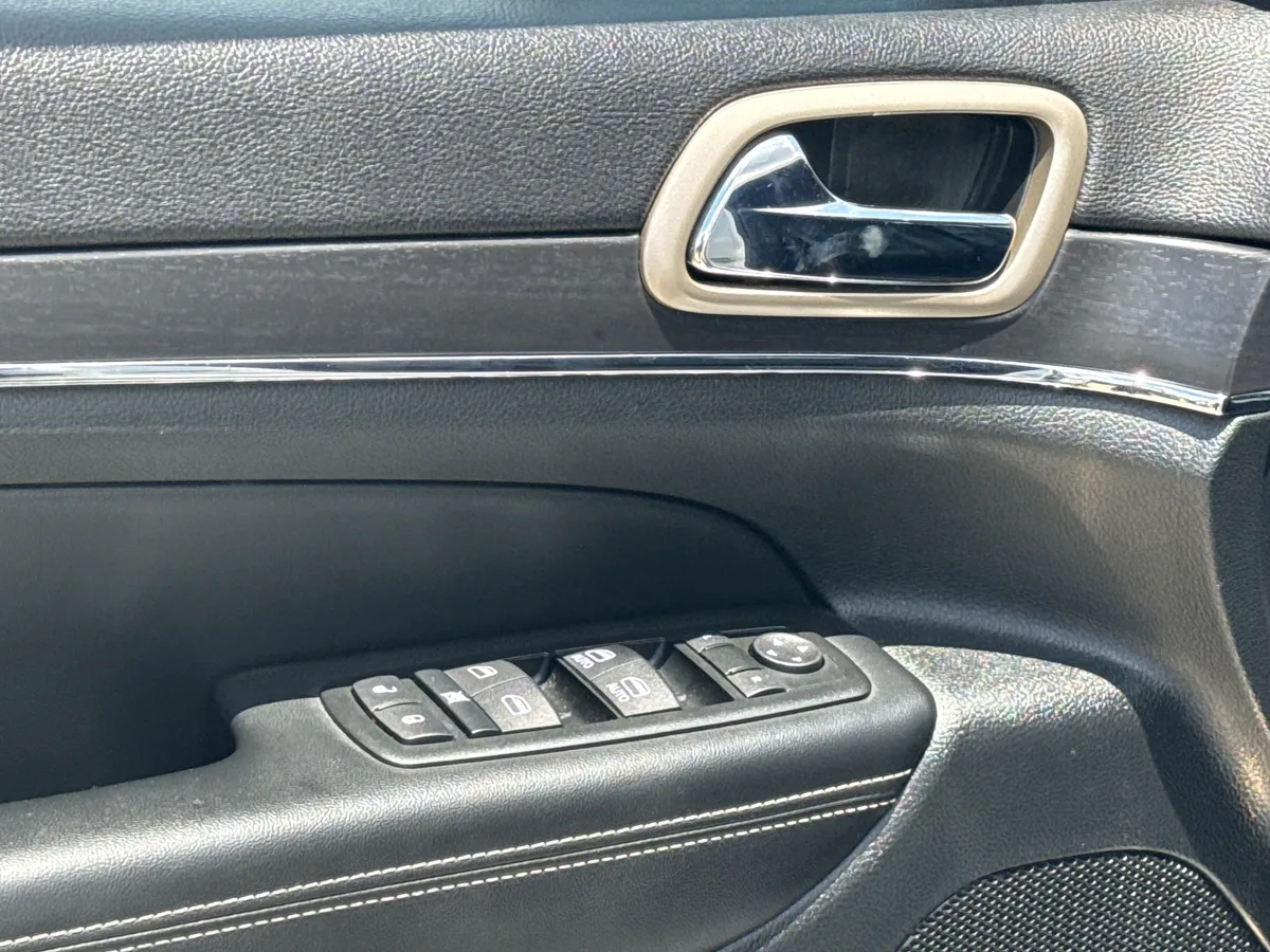 2014 Jeep Grand Cherokee Limited thumbnail 14