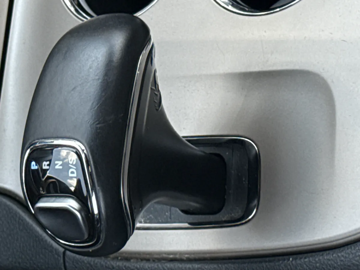 2014 Jeep Grand Cherokee Limited thumbnail 25