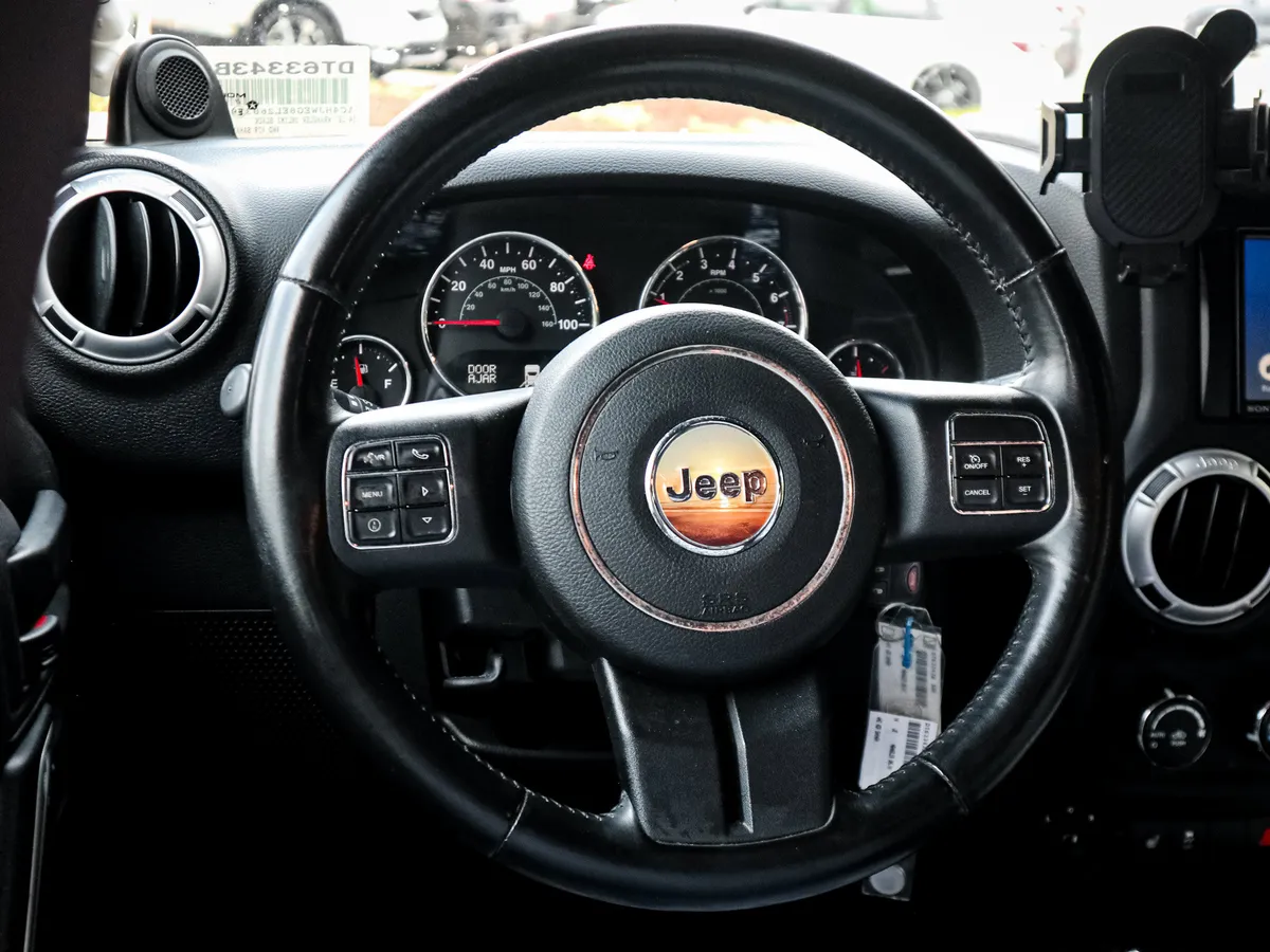 2014 Jeep Wrangler Unlimited Sahara thumbnail 5