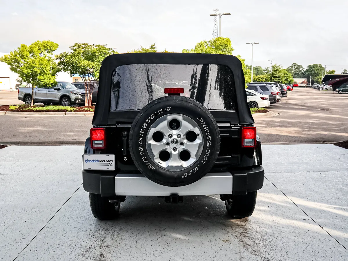 2014 Jeep Wrangler Unlimited Sahara thumbnail 7