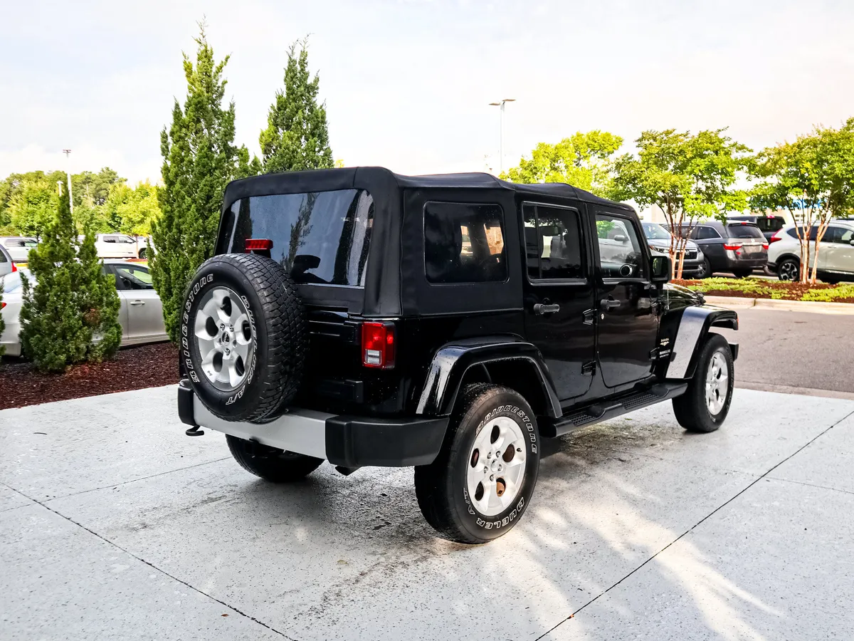 2014 Jeep Wrangler Unlimited Sahara thumbnail 8