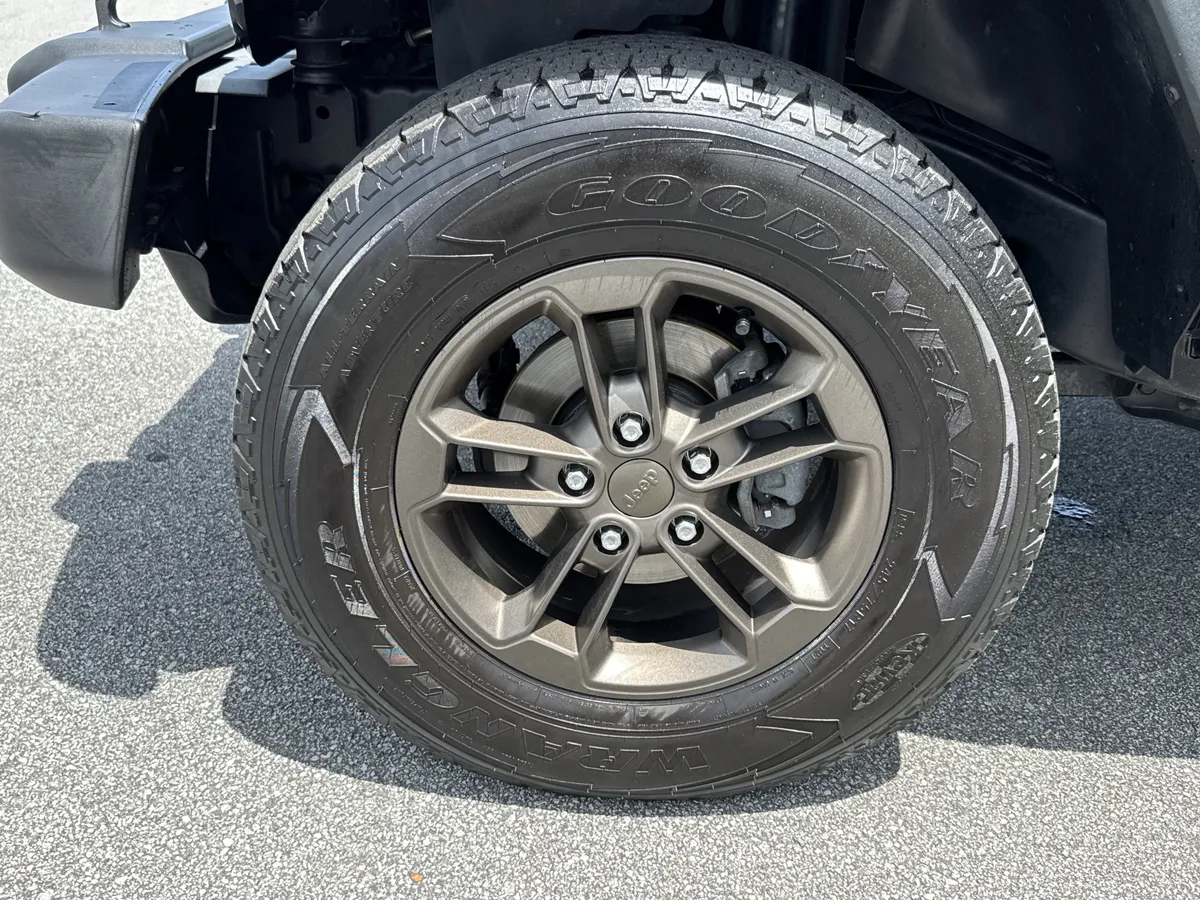 2014 Jeep Wrangler Unlimited Sport thumbnail 12