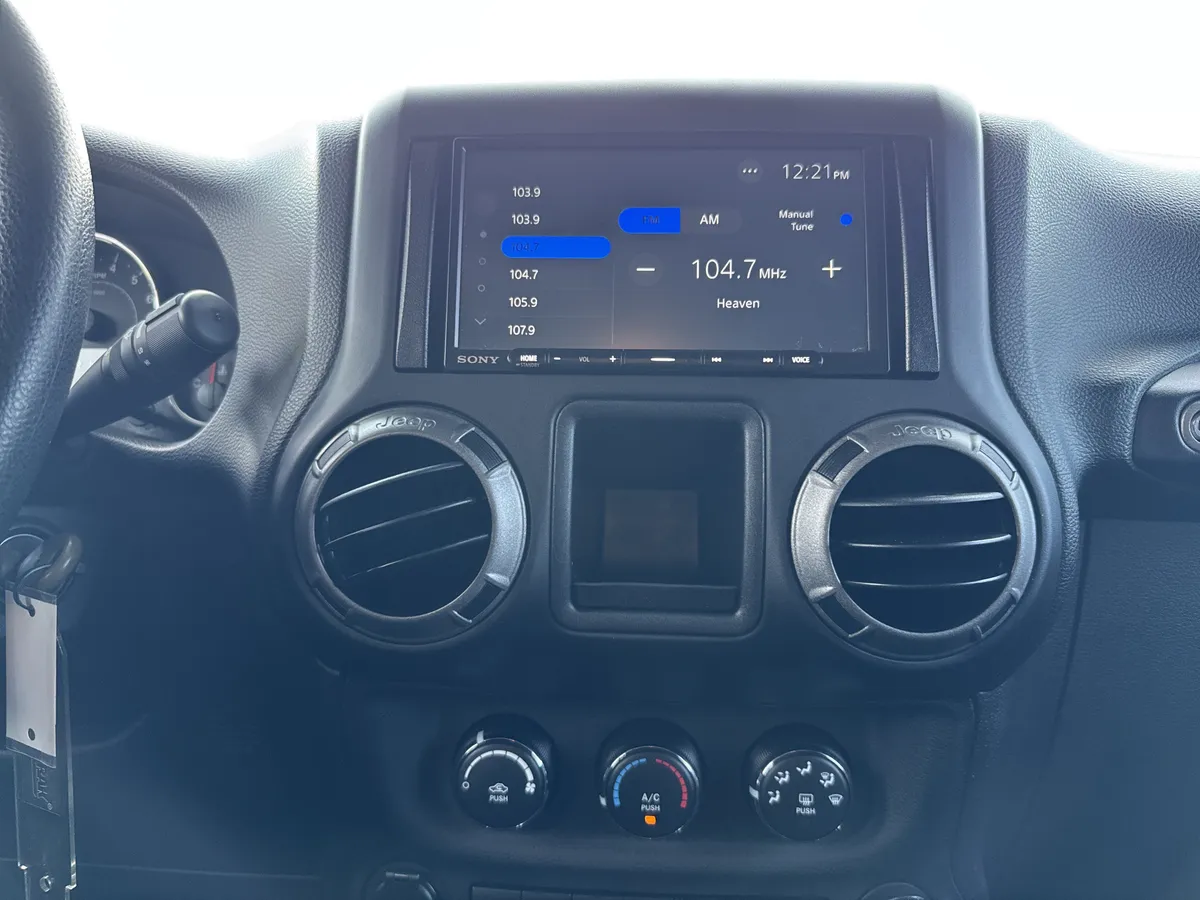 2014 Jeep Wrangler Unlimited Sport thumbnail 24