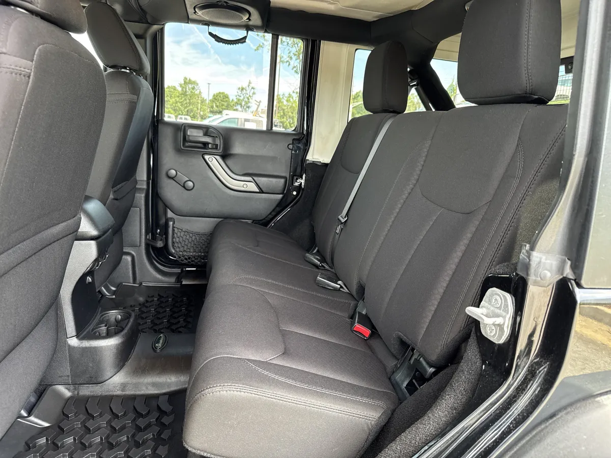 2014 Jeep Wrangler Unlimited Sport thumbnail 25