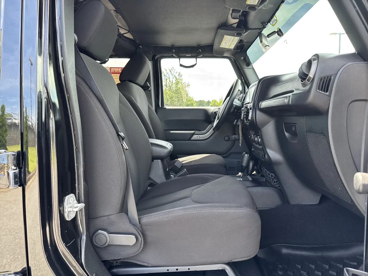 2014 Jeep Wrangler Unlimited Sport thumbnail 26