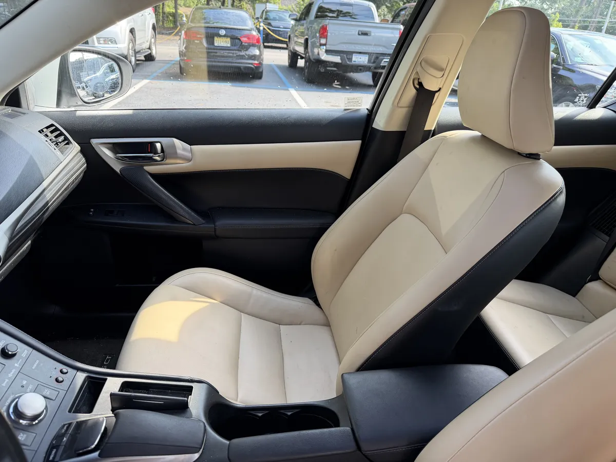 2014 Lexus CT 200h Hybrid Hybrid thumbnail 27