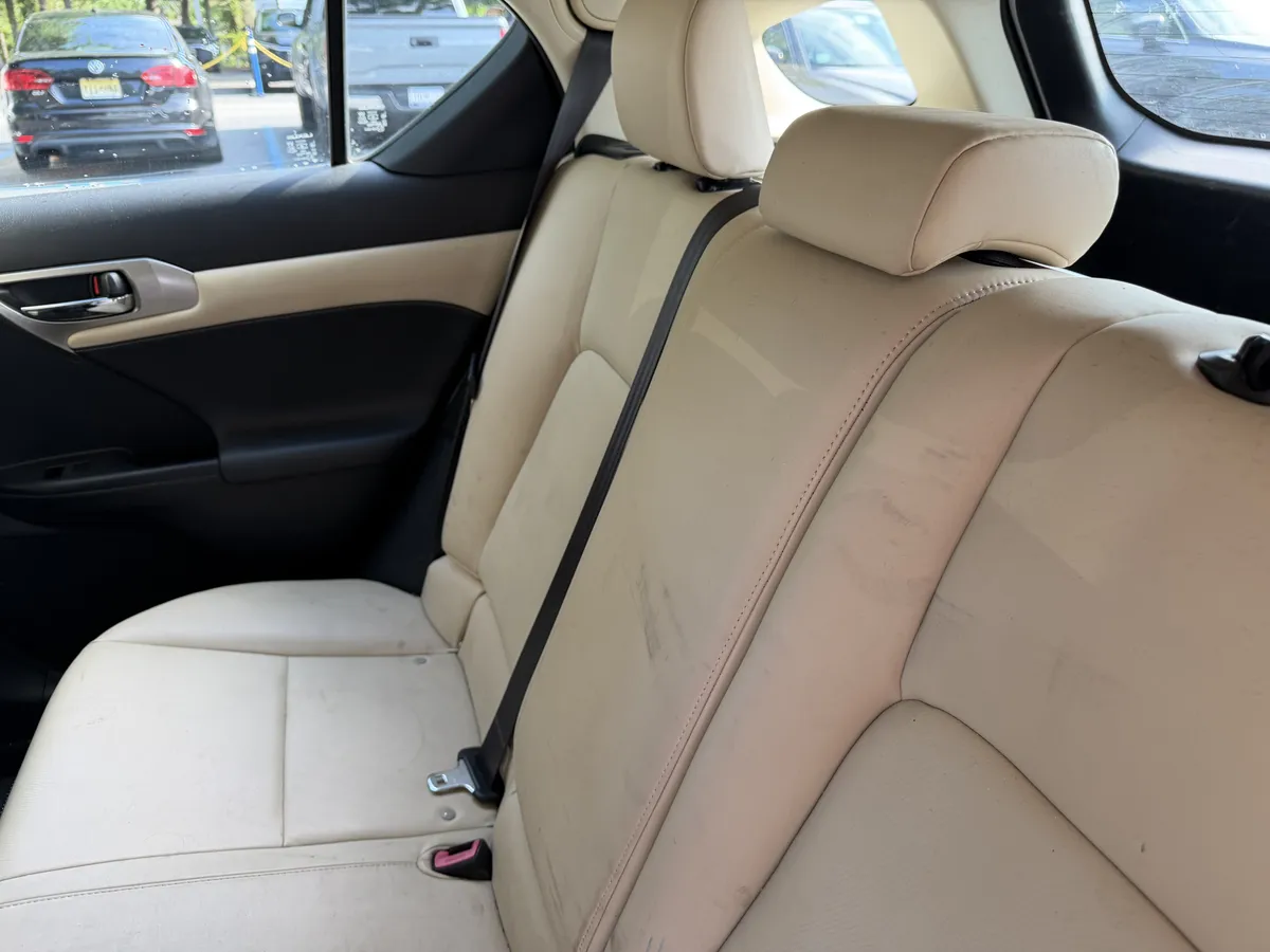 2014 Lexus CT 200h Hybrid Hybrid thumbnail 32