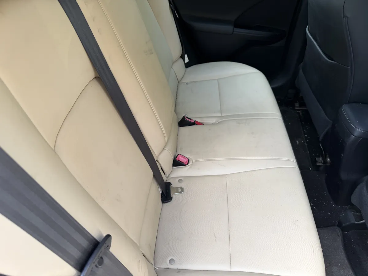2014 Lexus CT 200h Hybrid Hybrid thumbnail 34