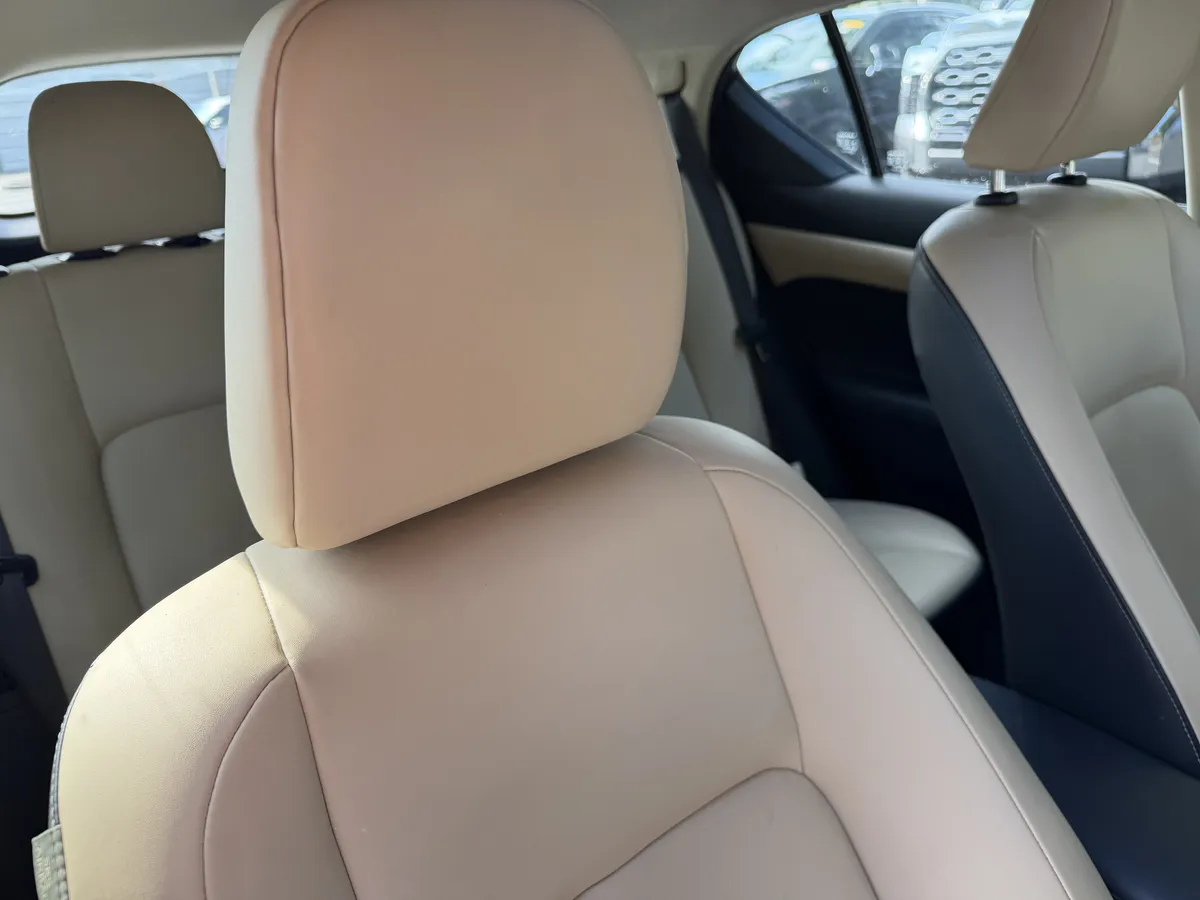 2014 Lexus CT 200h Hybrid Hybrid thumbnail 38