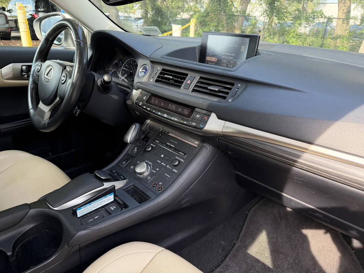 2014 Lexus CT 200h Hybrid Hybrid thumbnail 39