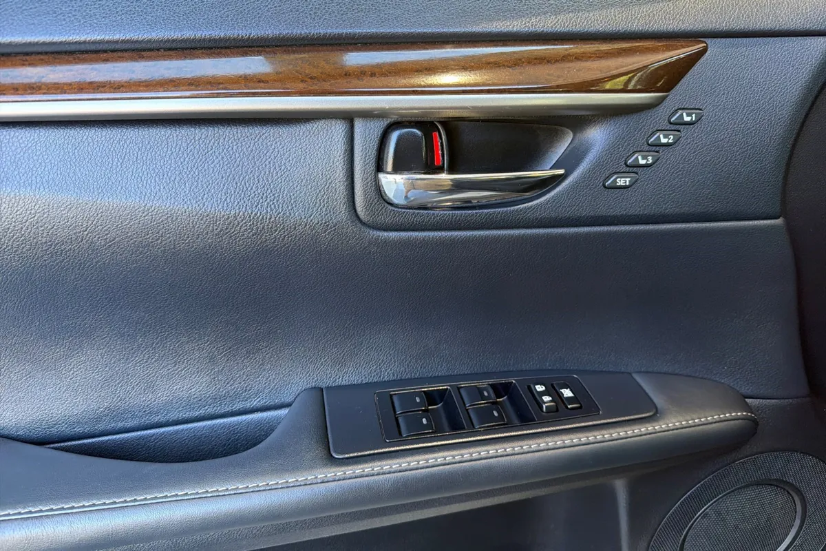 2014 Lexus ES 350 thumbnail 11