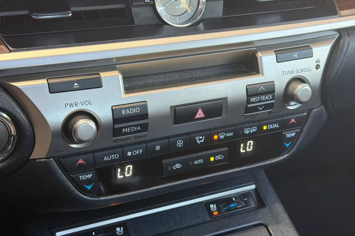 2014 Lexus ES 350 thumbnail 24
