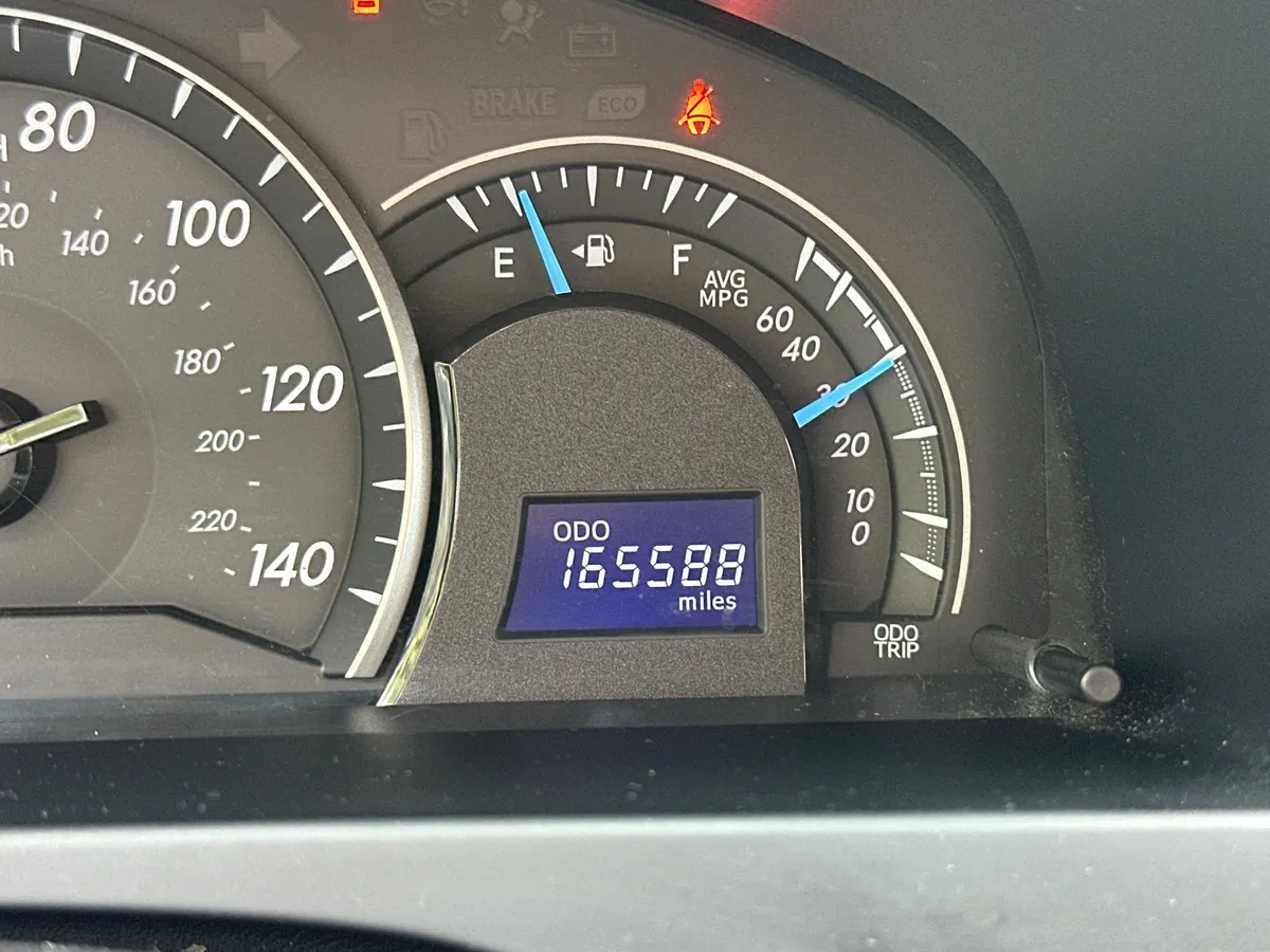 2014 Toyota Camry LE thumbnail 11