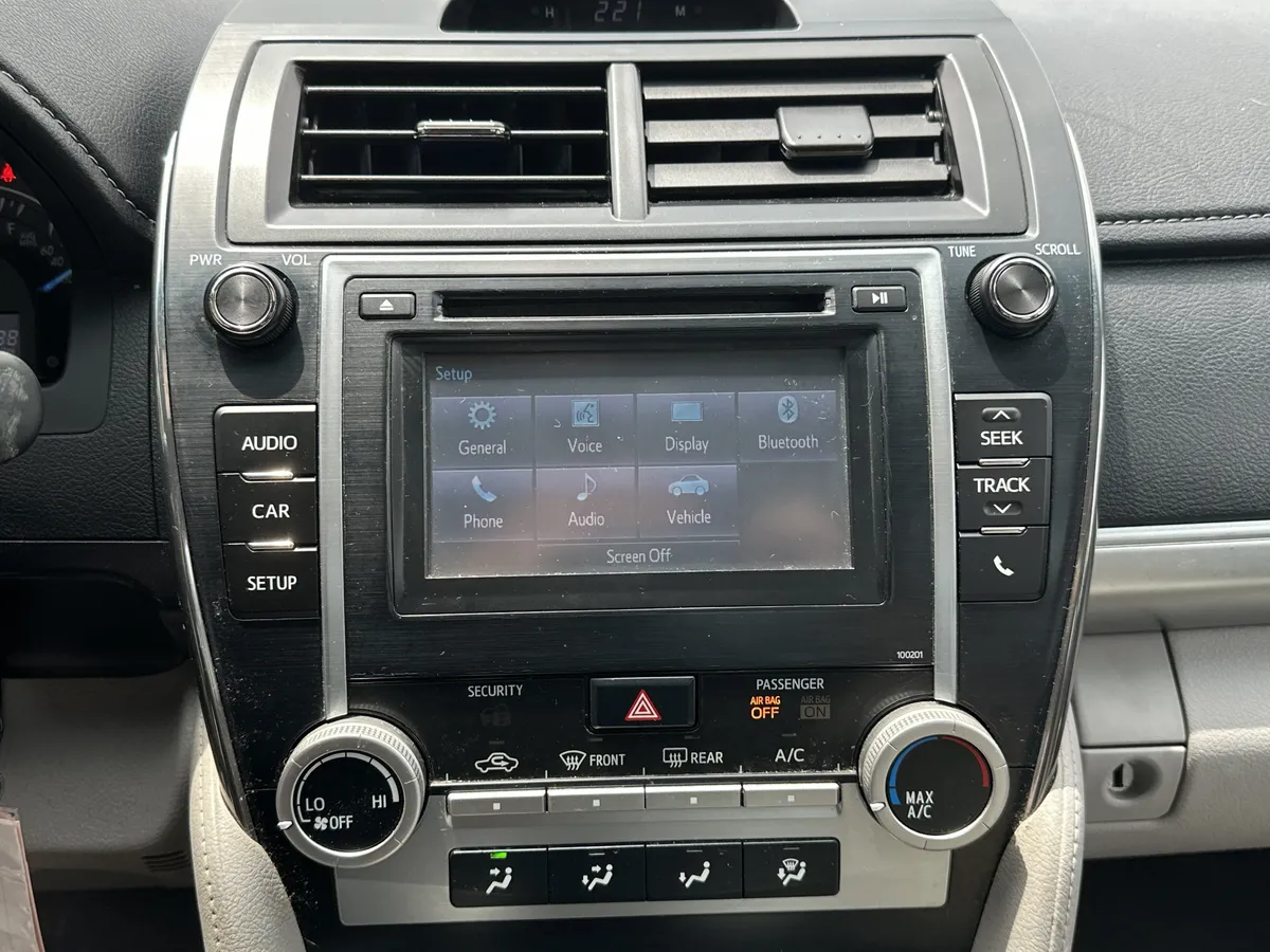 2014 Toyota Camry LE thumbnail 13