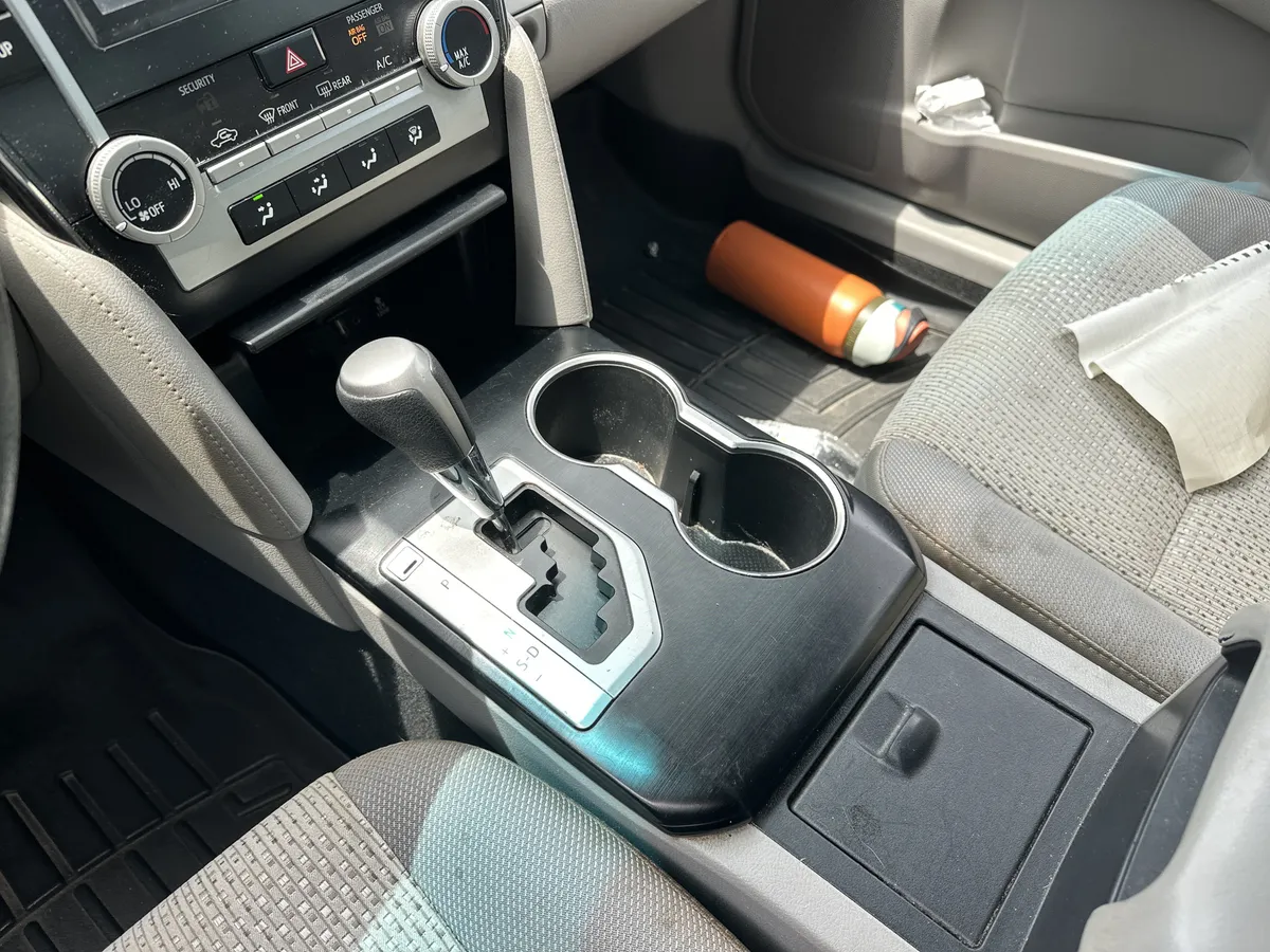 2014 Toyota Camry LE thumbnail 15