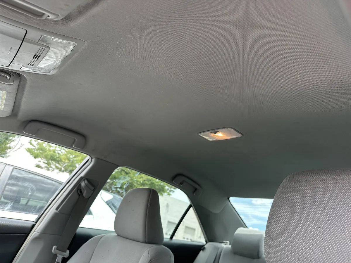 2014 Toyota Camry LE thumbnail 17