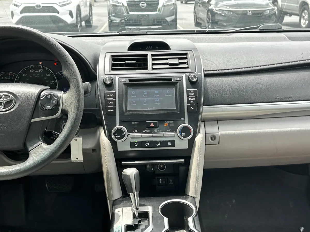 2014 Toyota Camry LE thumbnail 19