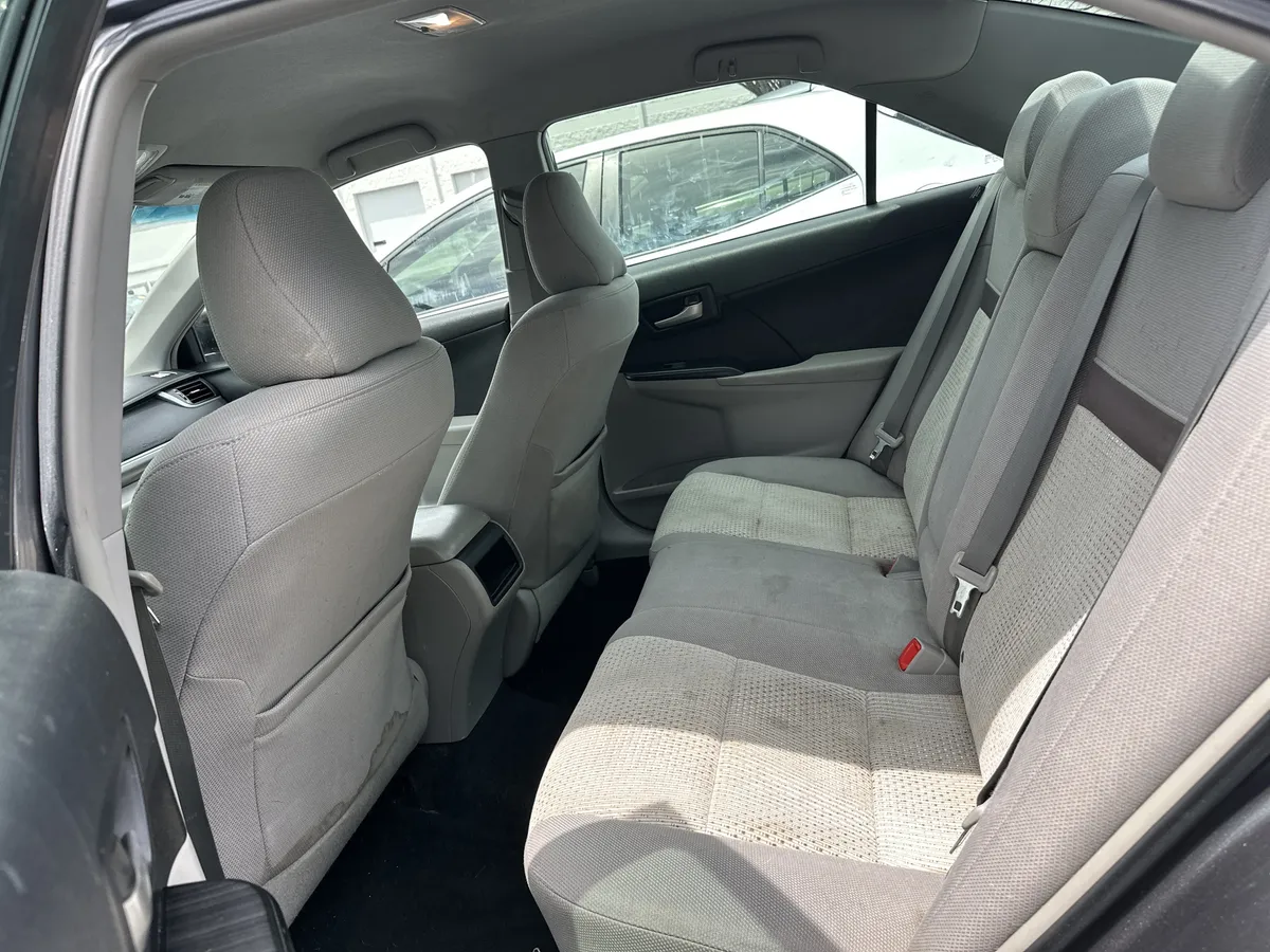 2014 Toyota Camry LE thumbnail 20