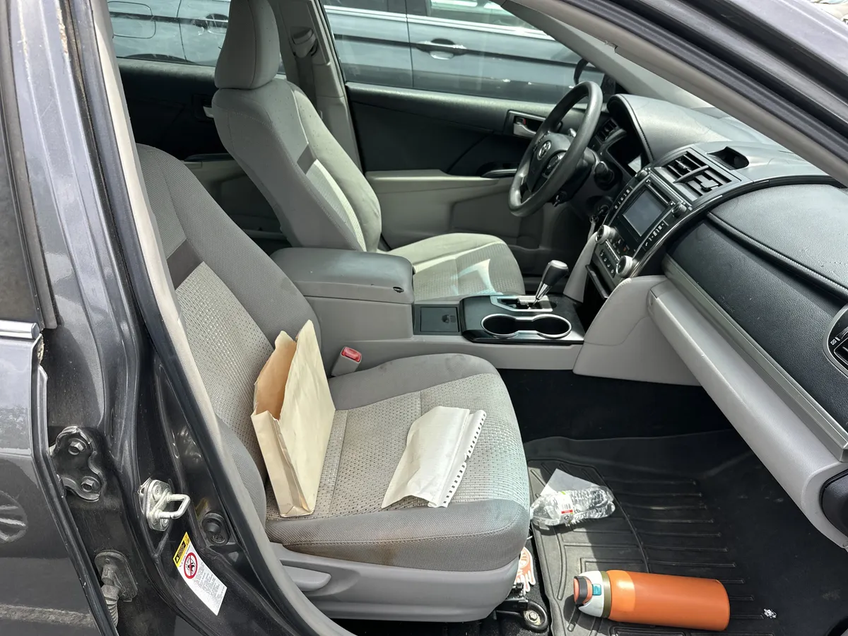 2014 Toyota Camry LE thumbnail 22