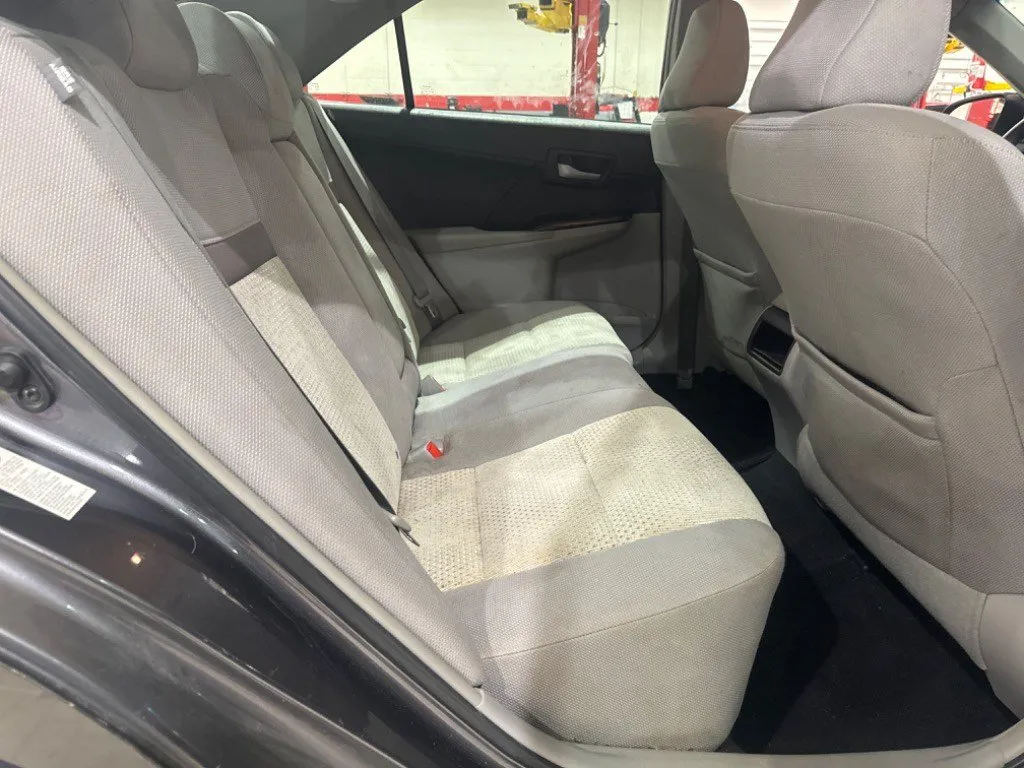 2014 Toyota Camry LE thumbnail 31
