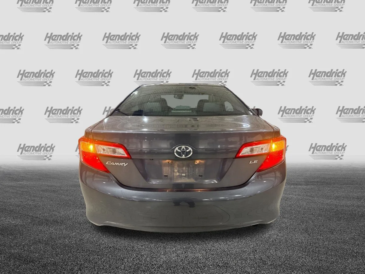 2014 Toyota Camry LE thumbnail 33