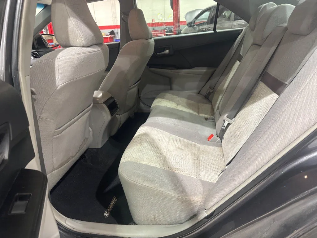 2014 Toyota Camry LE thumbnail 36