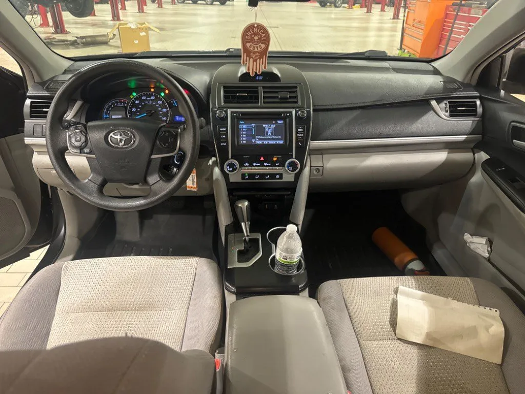 2014 Toyota Camry LE thumbnail 37