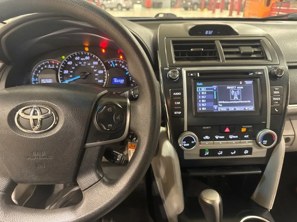2014 Toyota Camry LE thumbnail 41