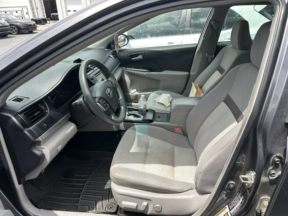 2014 Toyota Camry LE thumbnail 5