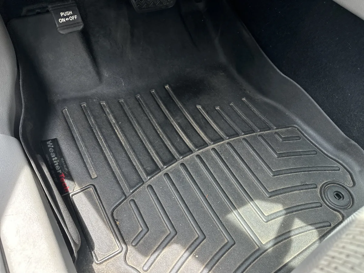 2014 Toyota Camry LE thumbnail 6