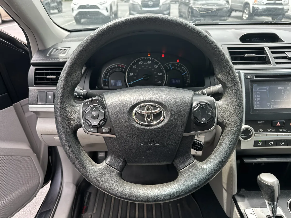 2014 Toyota Camry LE thumbnail 7