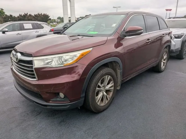2014 Toyota Highlander LE Plus V6 thumbnail 4
