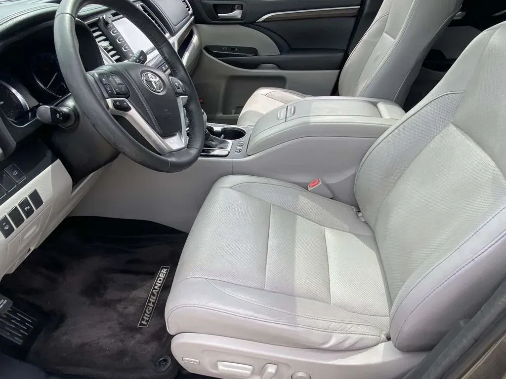 2014 Toyota Highlander Limited thumbnail 17