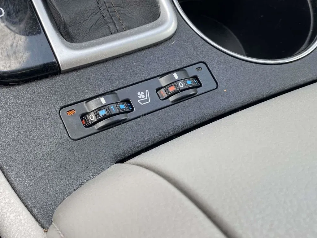 2014 Toyota Highlander Limited thumbnail 27