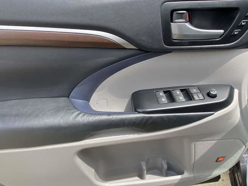 2014 Toyota Highlander Limited thumbnail 49